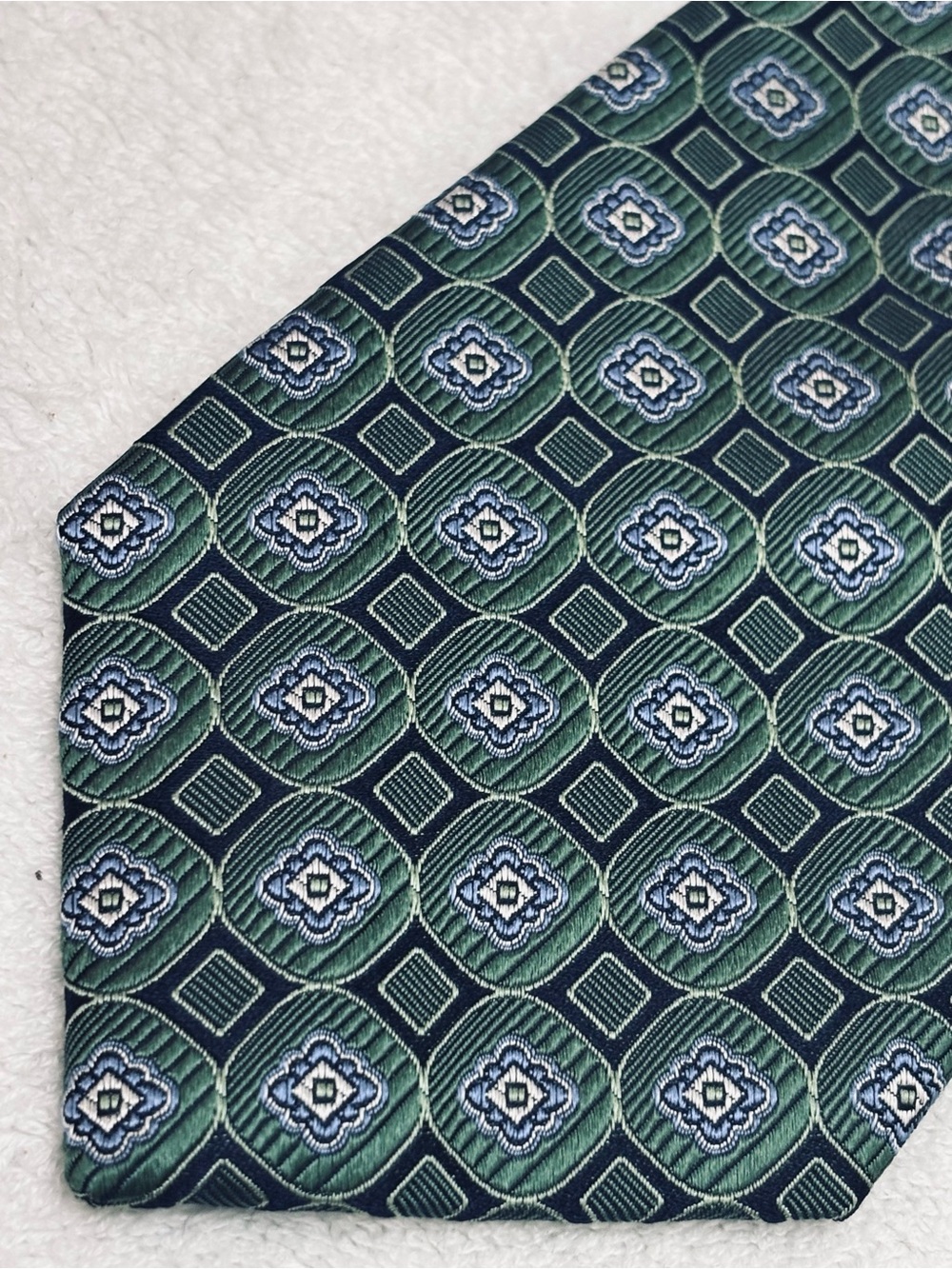 Brand New Tie By Jos A. Bank (Executive Collection) - Tie Width Is 3.5 Inches